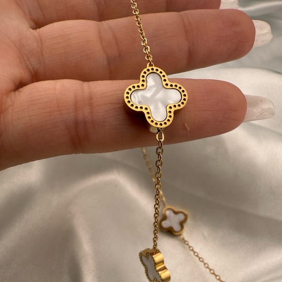 Alhambra 5 motifs 18K gold plated pearl white clover Necklace - Picture 5 of 7